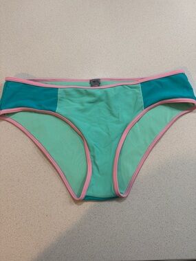NWOT Women's Turquoise & Pink Trim Bikini Brief